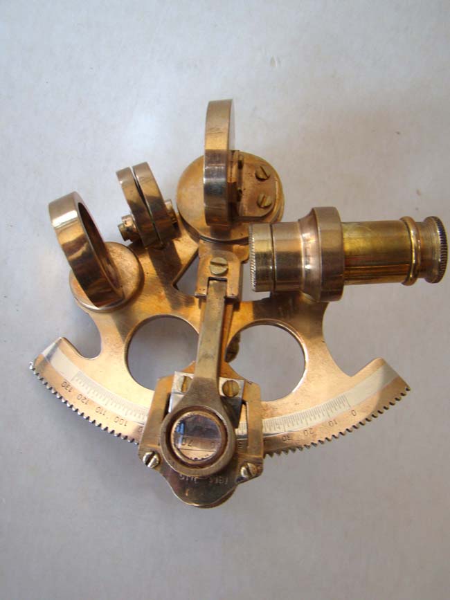 A rare and diminutive English brass framed quarter size sextant with platinum scale dated 1914 — image 2